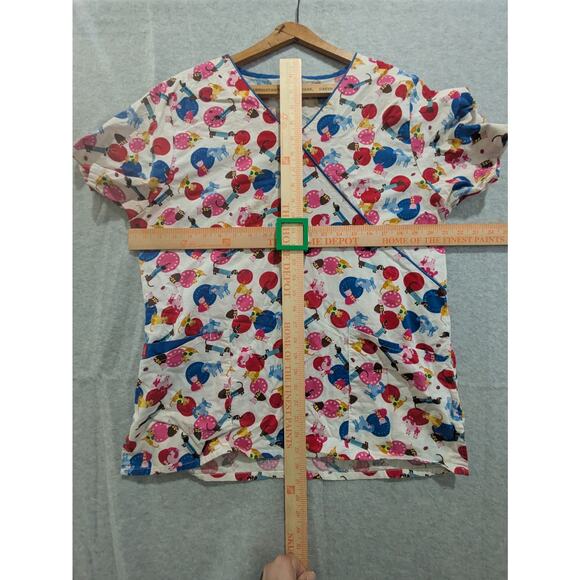 Dickies Scrub Top Women's Medium White Cute Animal All Over Print V-Neck - Picture 4 of 5
